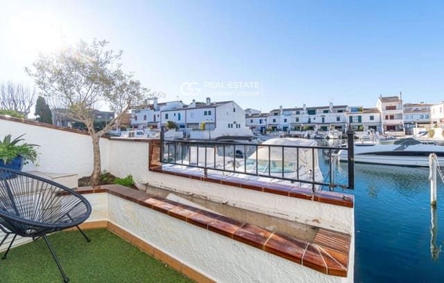 4 slaapkamer Villa te koop in Empuriabrava, Castelló d'Empúries met zwembad garage - € 455.000 (Ref: 9760957)