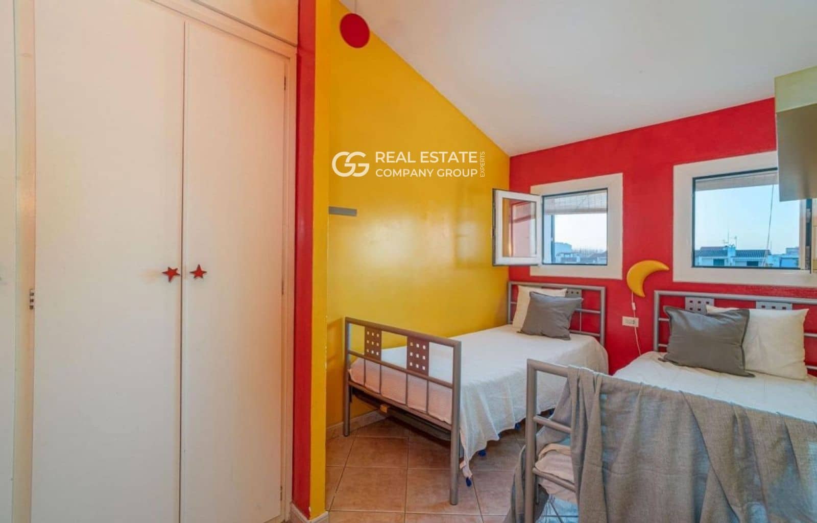 4 slaapkamer Villa te koop in Empuriabrava met zwembad garage - € 455.000 (Ref: 9760957)