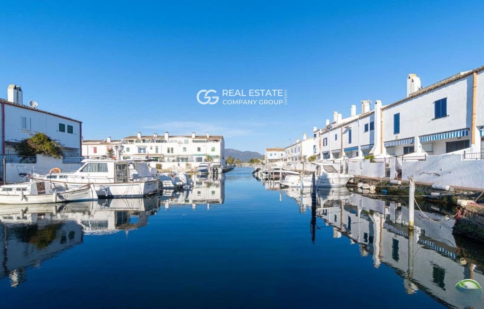 4 slaapkamer Villa te koop in Empuriabrava met zwembad garage - € 455.000 (Ref: 9760957)