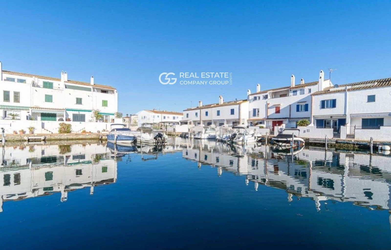 4 slaapkamer Villa te koop in Empuriabrava met zwembad garage - € 455.000 (Ref: 9760957)