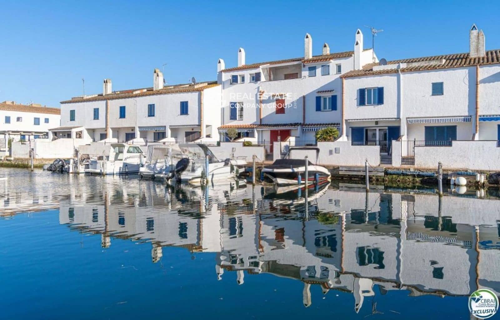 4 slaapkamer Villa te koop in Empuriabrava met zwembad garage - € 455.000 (Ref: 9760957)