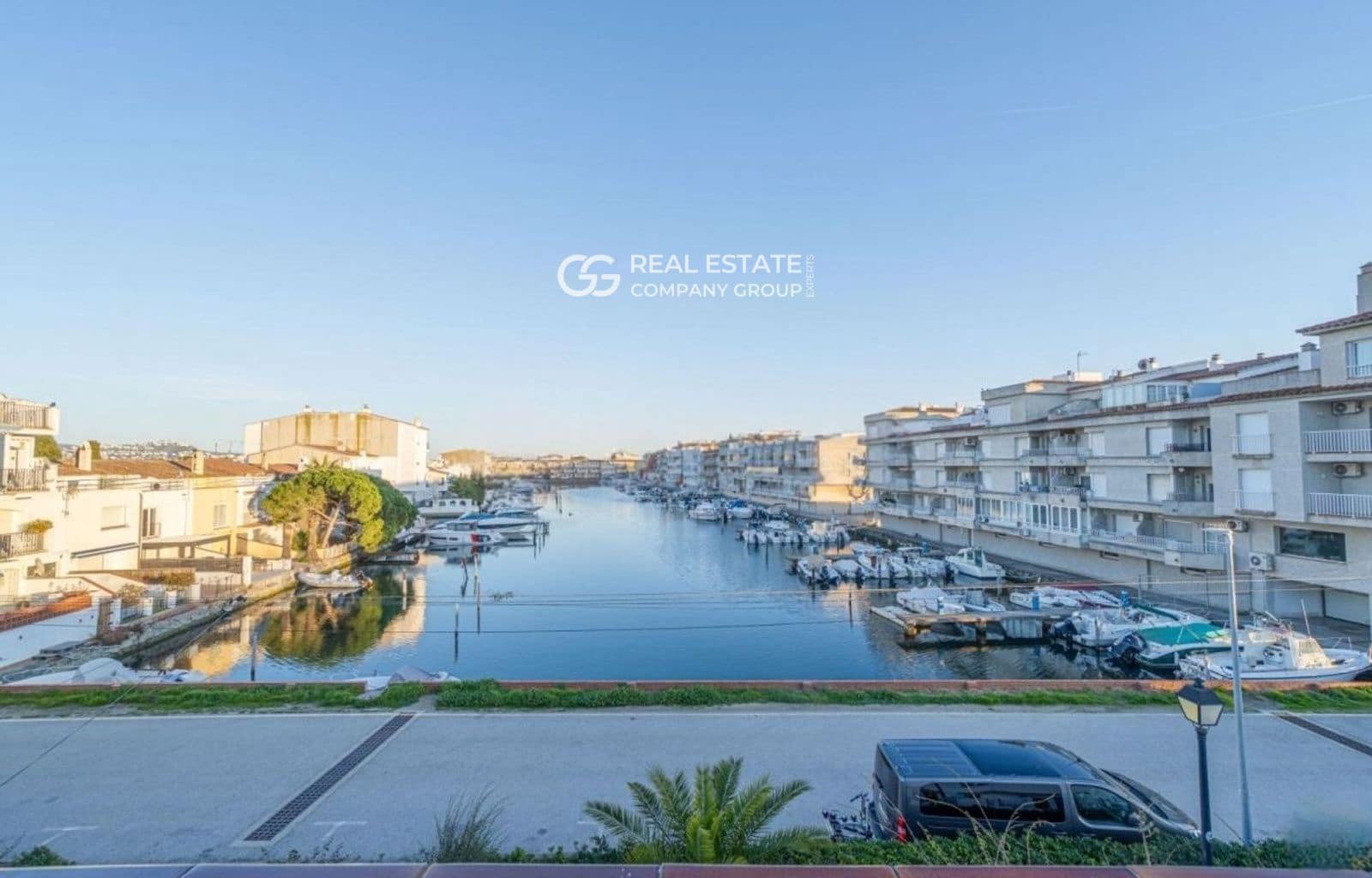 4 slaapkamer Villa te koop in Empuriabrava met zwembad garage - € 455.000 (Ref: 9760957)