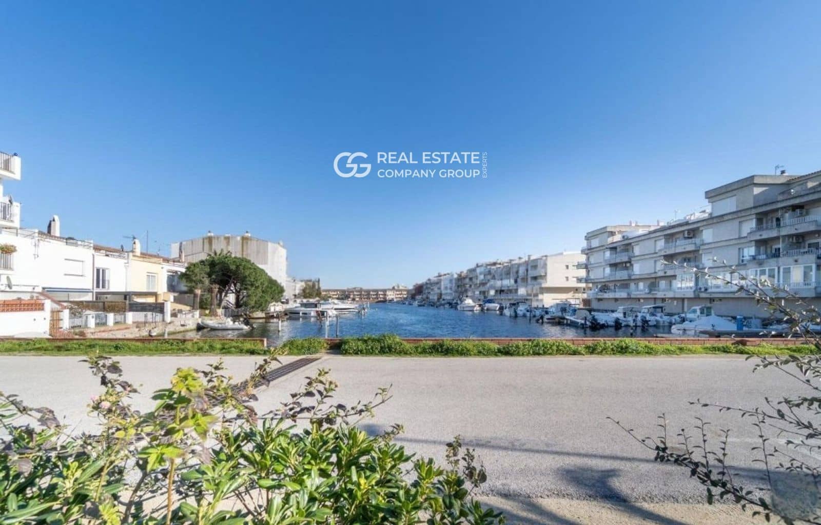 4 slaapkamer Villa te koop in Empuriabrava met zwembad garage - € 455.000 (Ref: 9760957)