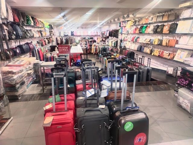 Commercieel te koop in Barcelona stad - € 375.000 (Ref: 9760962)