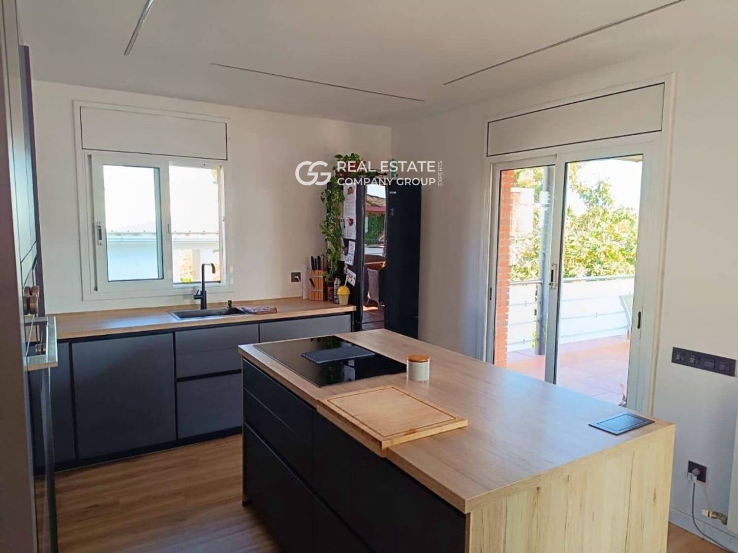 4 bedroom Villa for sale in Calafell with garage - € 479,000 (Ref: 9760979)