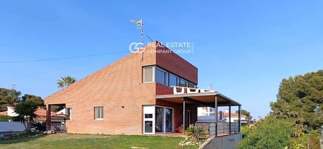 4 bedroom Villa for sale in Calafell with garage - € 479,000 (Ref: 9760979)