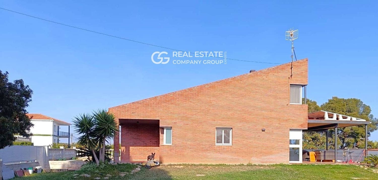 4 bedroom Villa for sale in Calafell with garage - € 479,000 (Ref: 9760979)