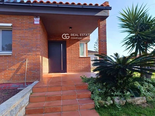 4 bedroom Villa for sale in Calafell with garage - € 479,000 (Ref: 9760979)