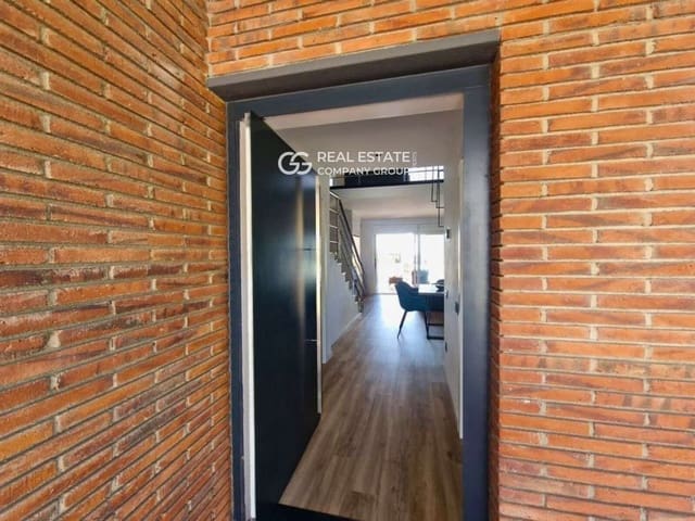 4 bedroom Villa for sale in Calafell with garage - € 479,000 (Ref: 9760979)