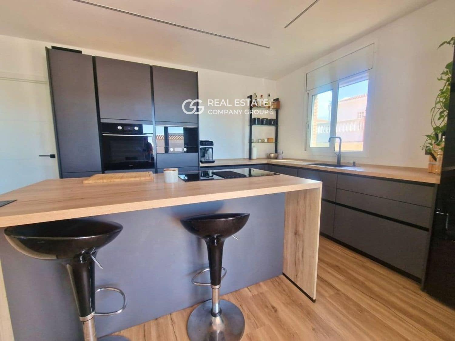 4 bedroom Villa for sale in Calafell with garage - € 479,000 (Ref: 9760979)