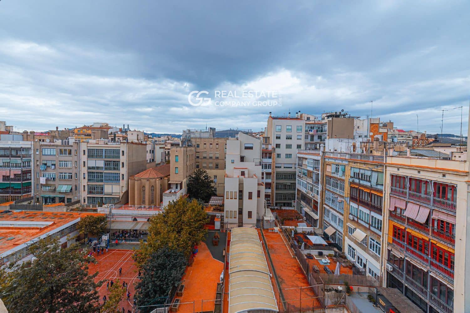 Piso de 4 habitaciones en Barcelona ciudad en venta con piscina - 900.000 € (Ref: 9760981)