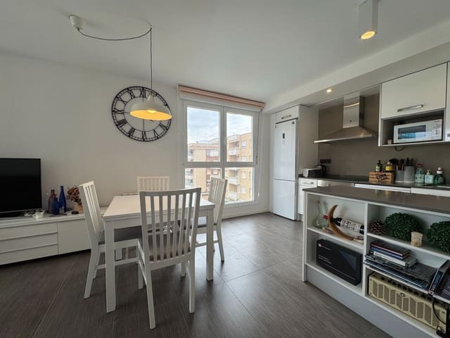 Piso de 2 habitaciones en Calafell en venta con piscina garaje - 345.000 € (Ref: 9818869)