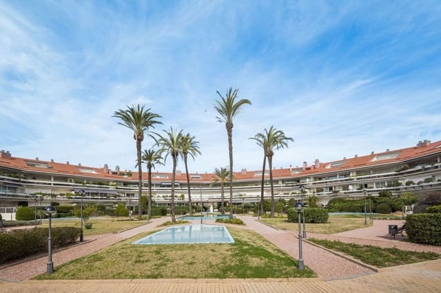 4 makuuhuone Asunto myytävänä paikassa Sitges mukana uima-altaan 
autotalli - 1 675 000 € (Ref: 9836797)