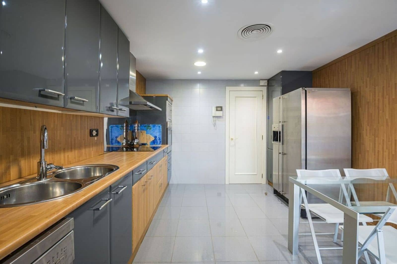 4 bedroom Flat for sale in Sitges with pool garage - € 1,675,000 (Ref: 9836797)