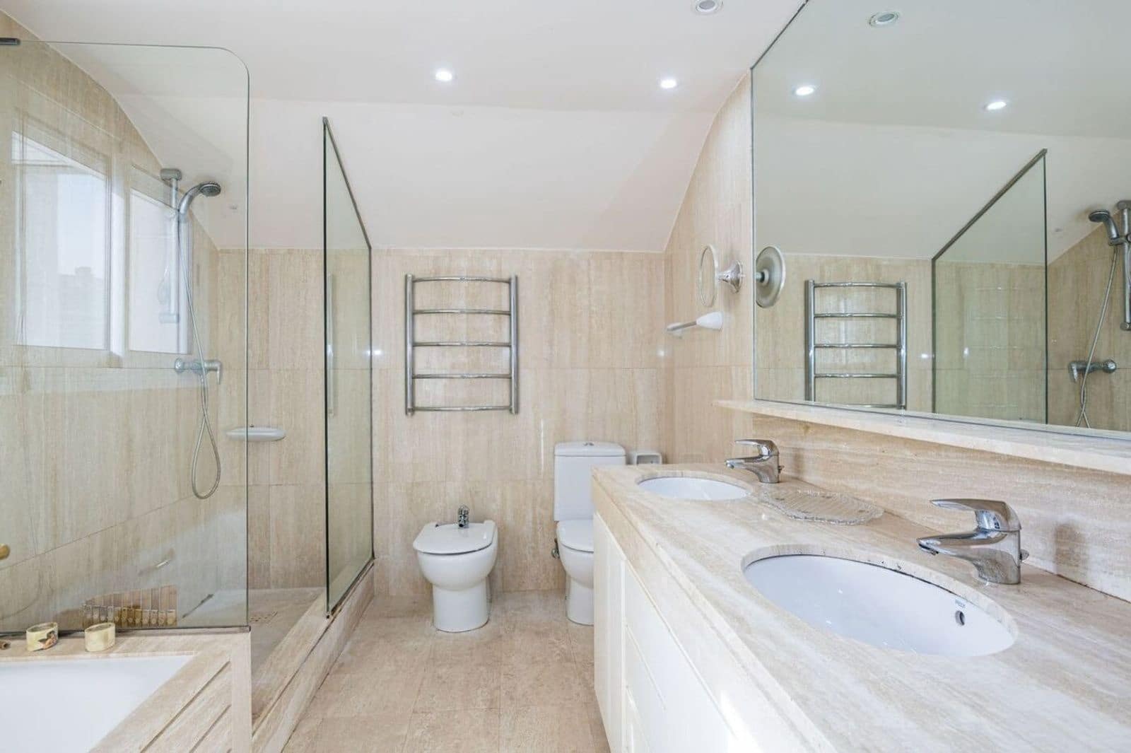4 bedroom Flat for sale in Sitges with pool garage - € 1,675,000 (Ref: 9836797)