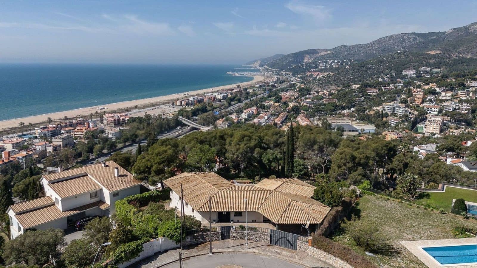 4 bedroom Villa for sale in Castelldefels with pool garage - € 3,300,000 (Ref: 9836822)