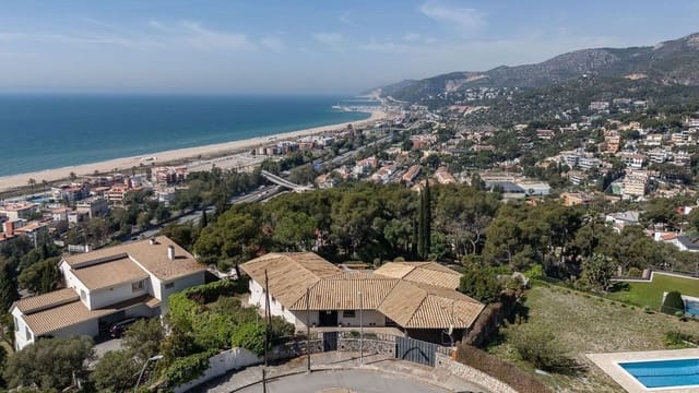 4 bedroom Villa for sale in Castelldefels with pool garage - € 3,300,000 (Ref: 9836822)