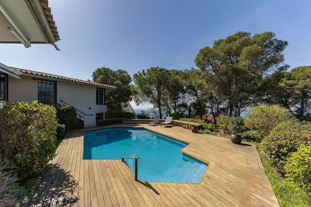 4 bedroom Villa for sale in Castelldefels with pool garage - € 3,300,000 (Ref: 9836822)