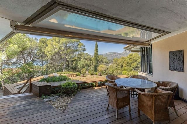 4 bedroom Villa for sale in Castelldefels with pool garage - € 3,300,000 (Ref: 9836822)