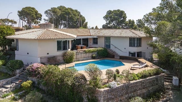 4 bedroom Villa for sale in Castelldefels with pool garage - € 3,300,000 (Ref: 9836822)