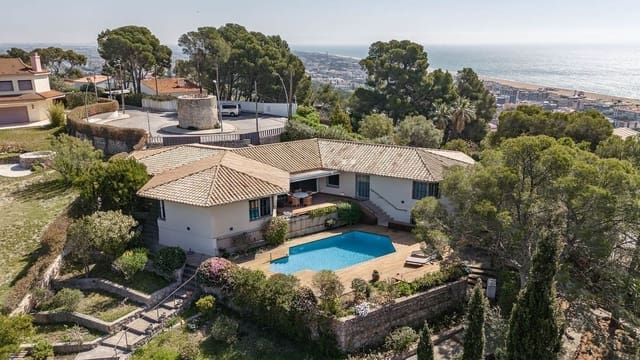 4 bedroom Villa for sale in Castelldefels with pool garage - € 3,300,000 (Ref: 9836822)