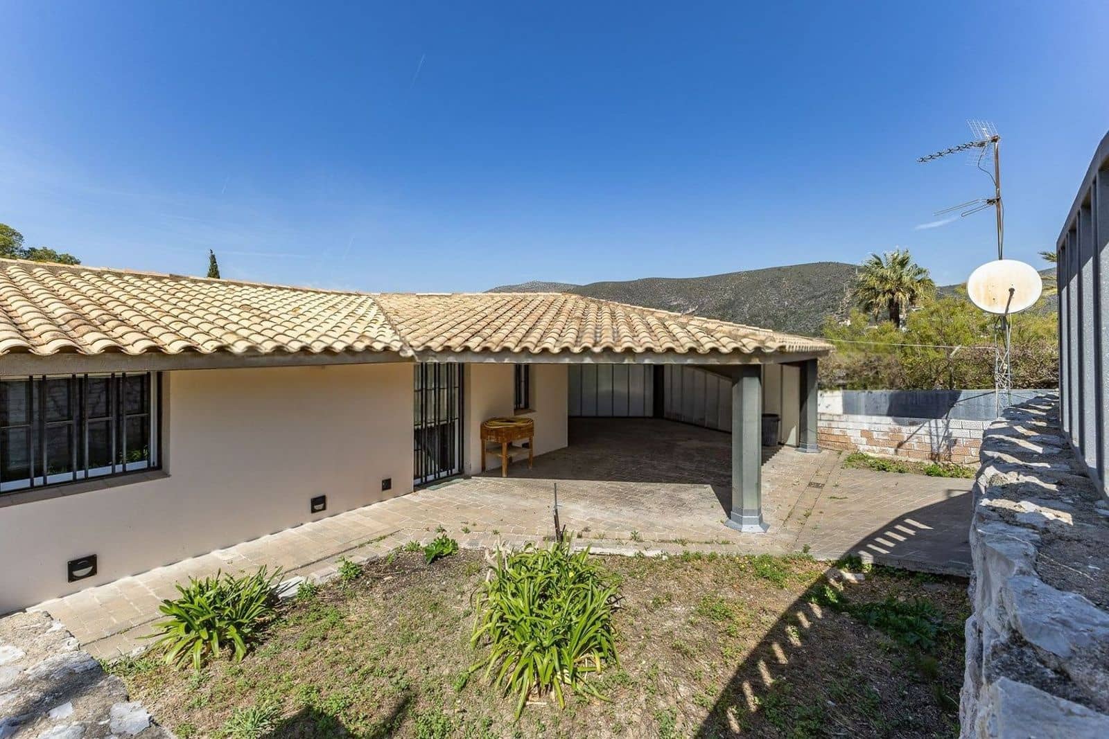 4 bedroom Villa for sale in Castelldefels with pool garage - € 3,300,000 (Ref: 9836822)