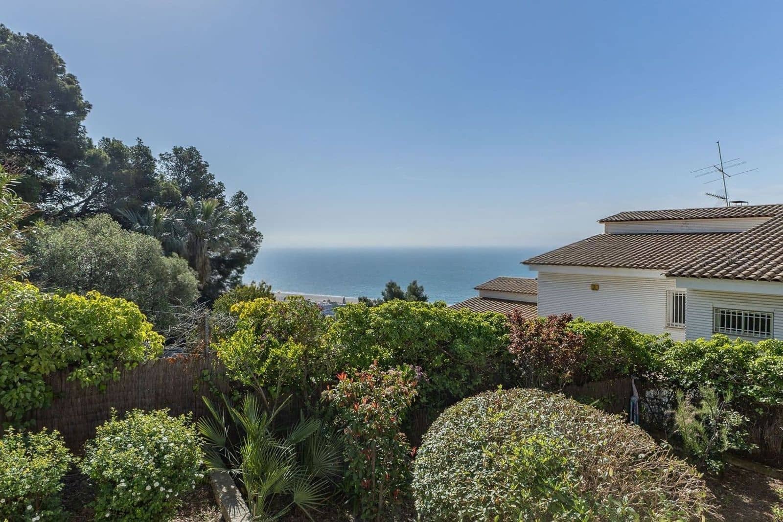 4 bedroom Villa for sale in Castelldefels with pool garage - € 3,300,000 (Ref: 9836822)