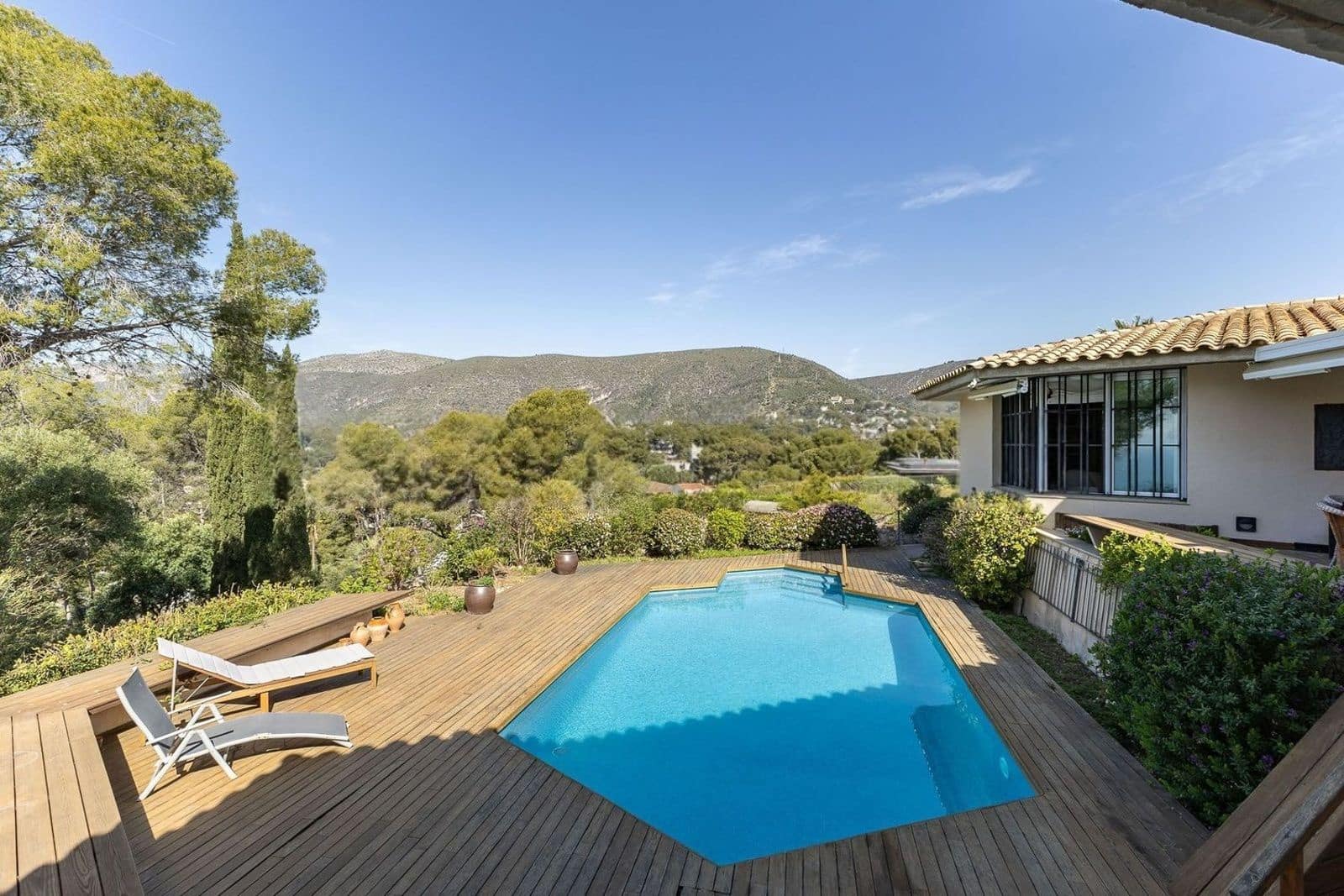 4 bedroom Villa for sale in Castelldefels with pool garage - € 3,300,000 (Ref: 9836822)