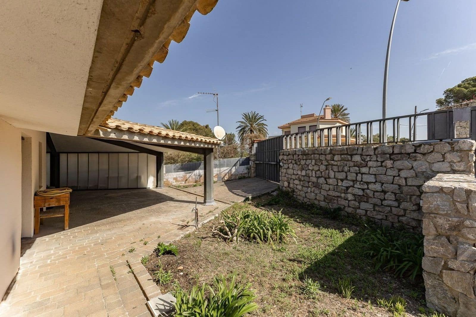 4 bedroom Villa for sale in Castelldefels with pool garage - € 3,300,000 (Ref: 9836822)