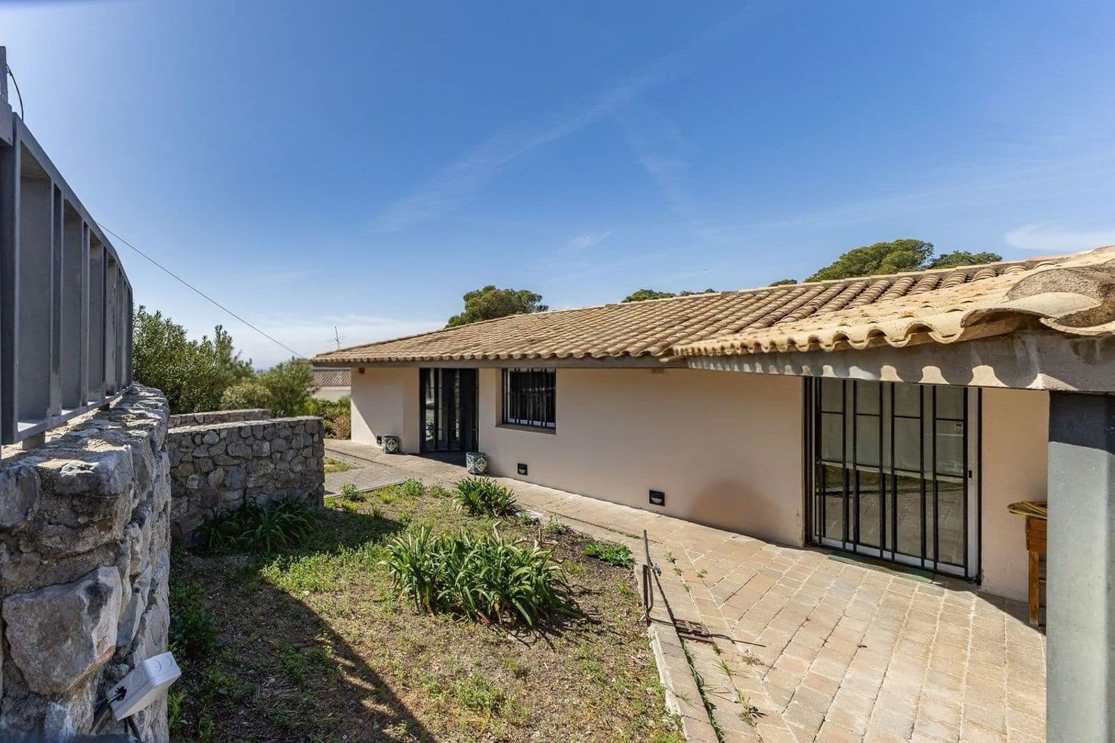 4 bedroom Villa for sale in Castelldefels with pool garage - € 3,300,000 (Ref: 9836822)