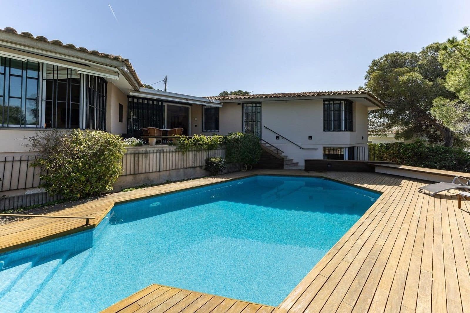 4 bedroom Villa for sale in Castelldefels with pool garage - € 3,300,000 (Ref: 9836822)