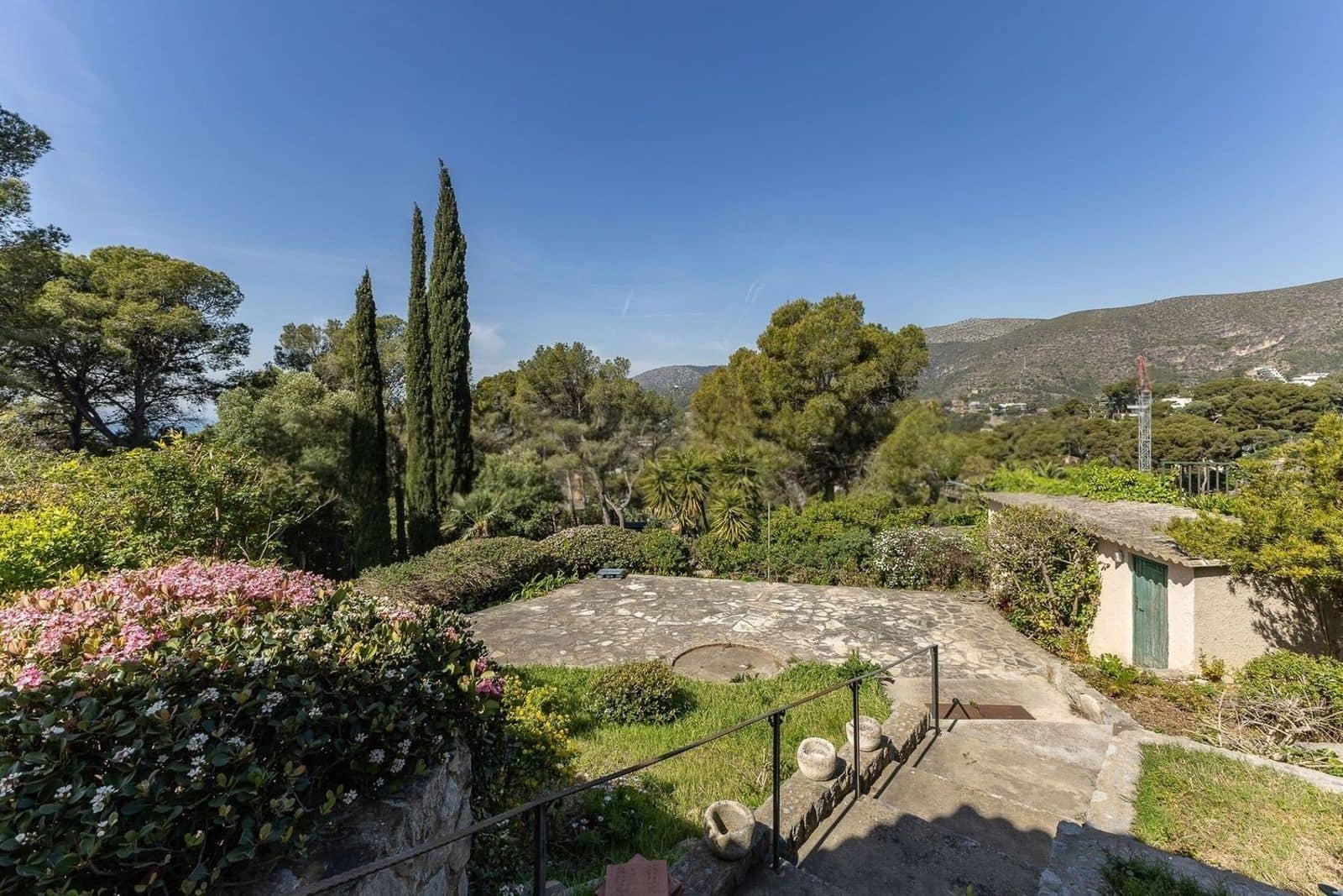 4 bedroom Villa for sale in Castelldefels with pool garage - € 3,300,000 (Ref: 9836822)