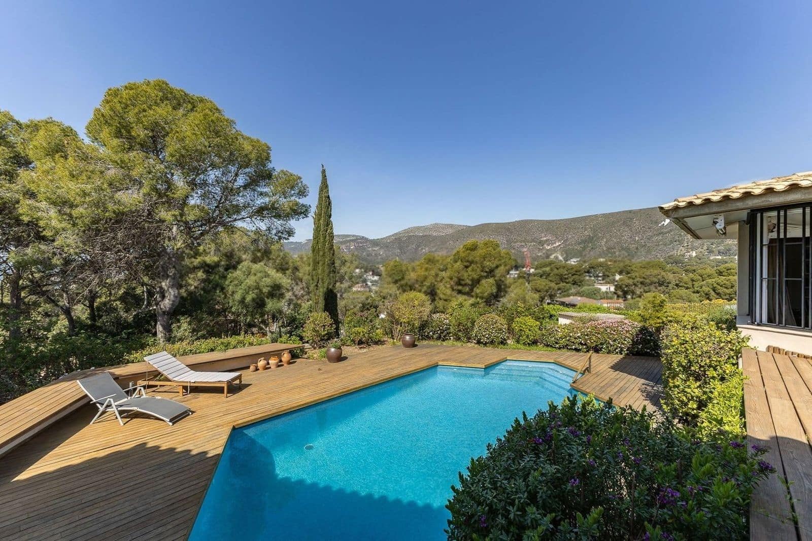 4 bedroom Villa for sale in Castelldefels with pool garage - € 3,300,000 (Ref: 9836822)