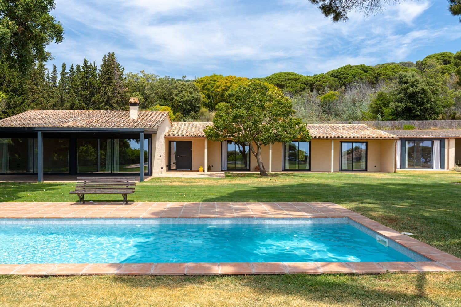 4 bedroom Villa for sale in Sant Andreu de Llavaneres with pool garage - € 2,250,000 (Ref: 9836824)