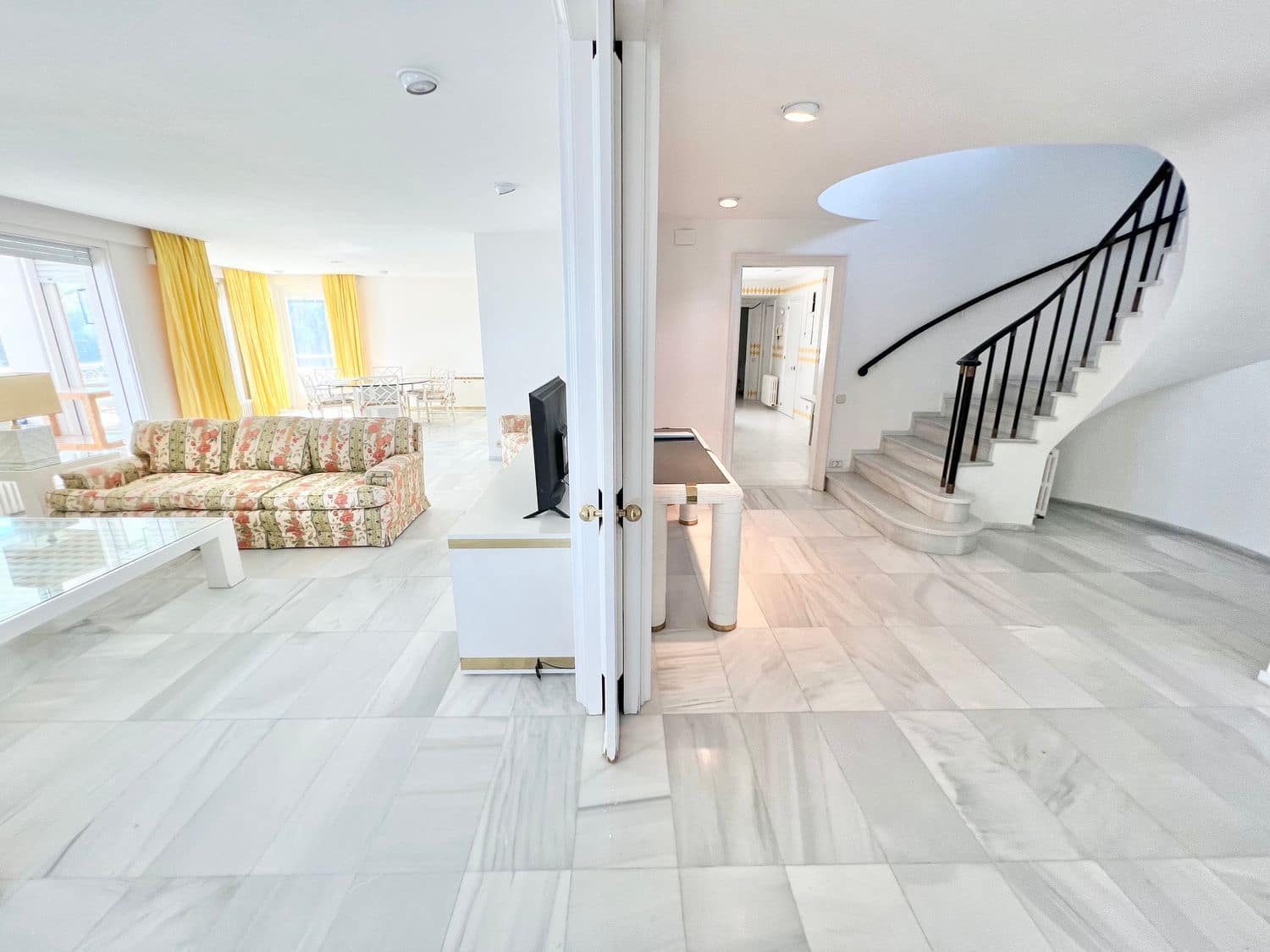 7 bedroom Villa for sale in Castelldefels with pool garage - € 3,650,000 (Ref: 9836825)