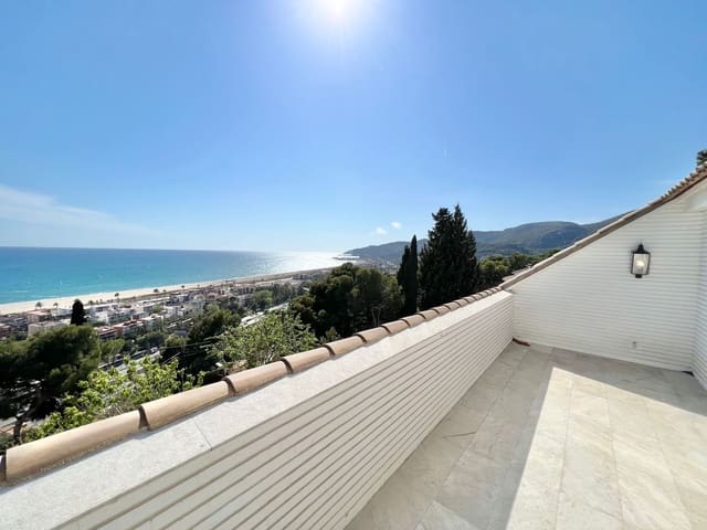 7 bedroom Villa for sale in Castelldefels with pool garage - € 3,650,000 (Ref: 9836825)