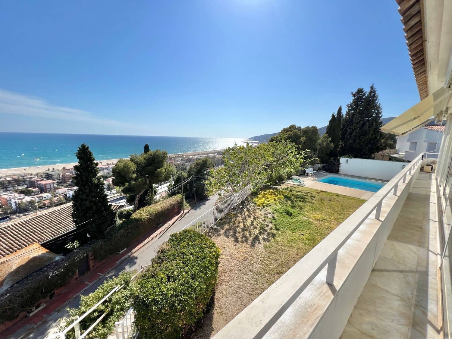 7 bedroom Villa for sale in Castelldefels with pool garage - € 3,650,000 (Ref: 9836825)