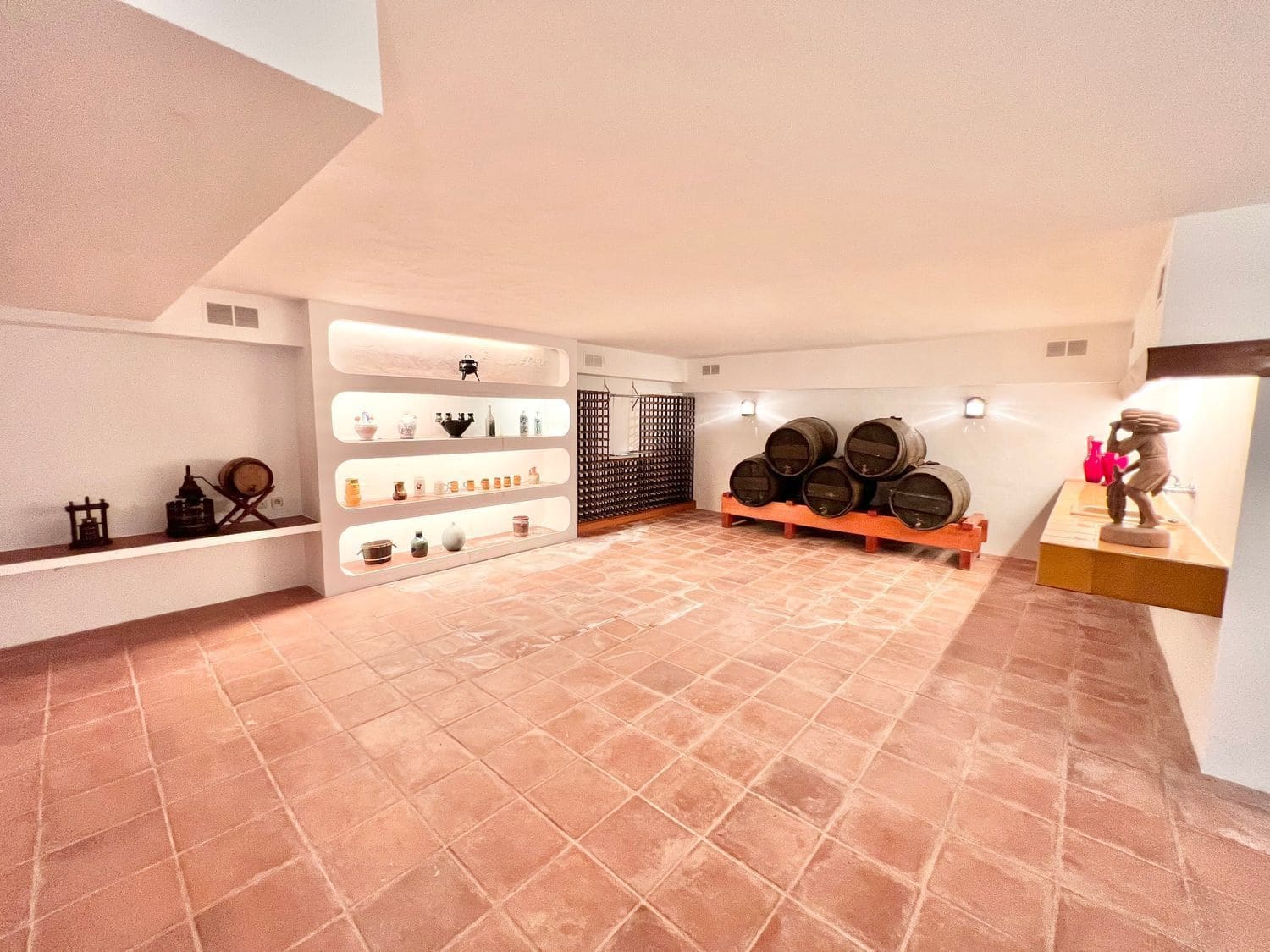 7 bedroom Villa for sale in Castelldefels with pool garage - € 3,650,000 (Ref: 9836825)