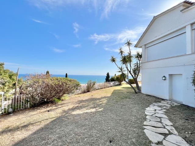 7 bedroom Villa for sale in Castelldefels with pool garage - € 3,650,000 (Ref: 9836825)