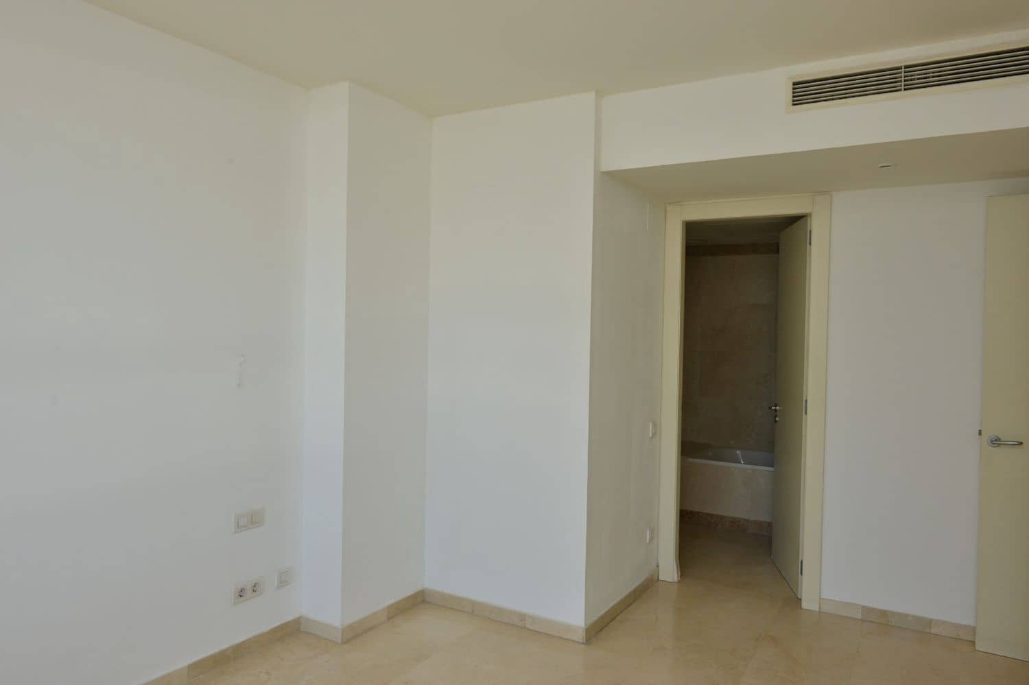 4 makuuhuone Asunto myytävänä paikassa Barcelona kaupunki mukana uima-altaan 
autotalli - 1 149 000 € (Ref: 9882488)