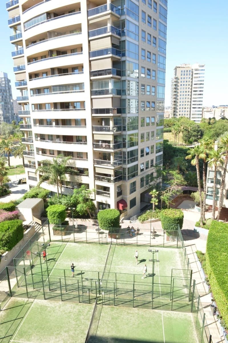 4 makuuhuone Asunto myytävänä paikassa Barcelona kaupunki mukana uima-altaan 
autotalli - 1 149 000 € (Ref: 9882488)