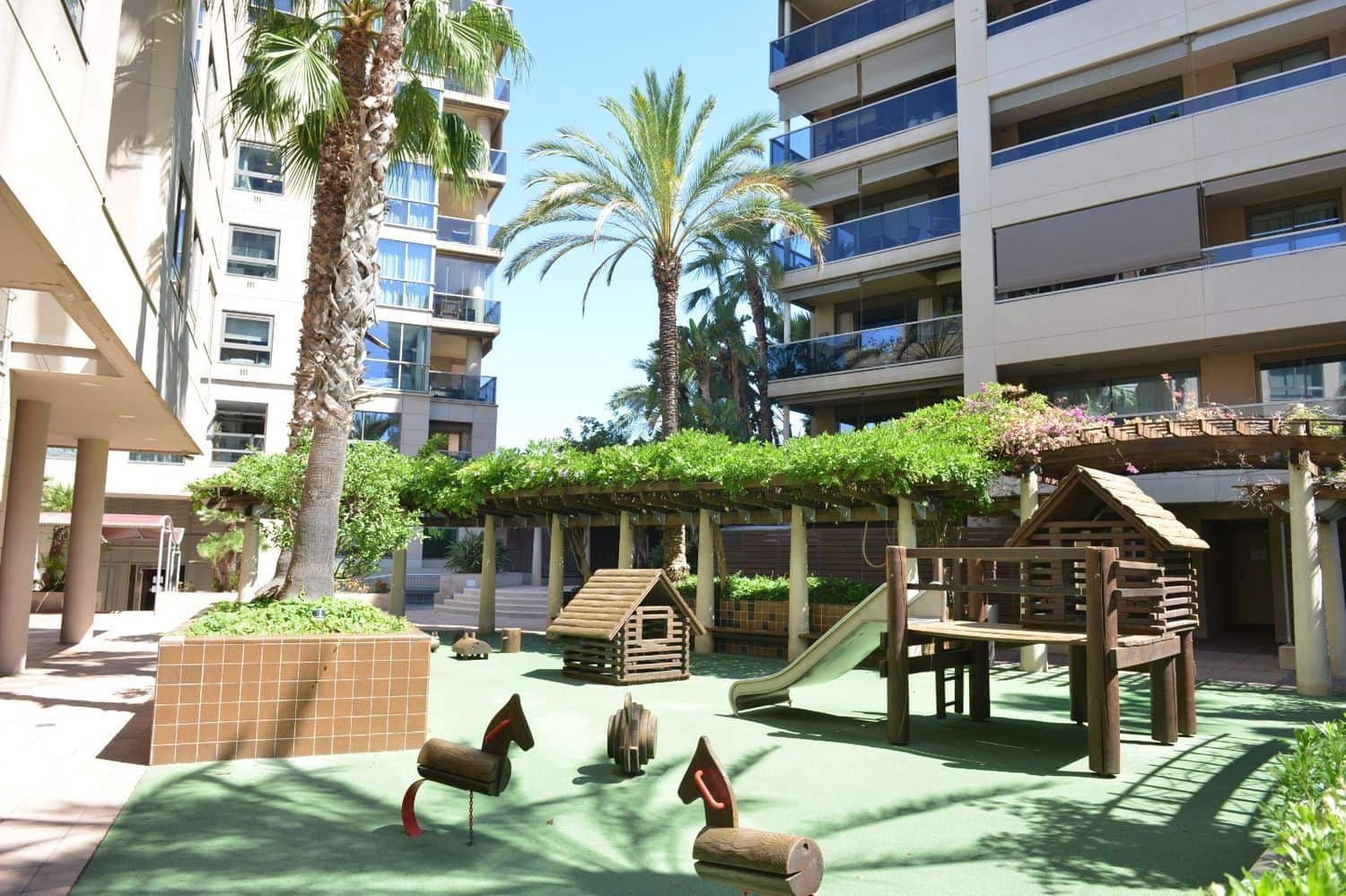 4 makuuhuone Asunto myytävänä paikassa Barcelona kaupunki mukana uima-altaan 
autotalli - 1 149 000 € (Ref: 9882488)