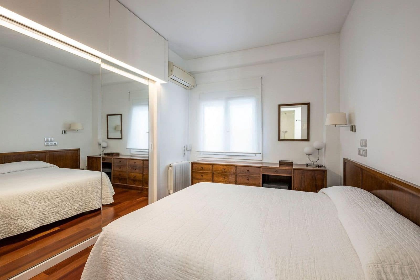 3 bedroom Flat for sale in Barcelona city with pool - € 845,000 (Ref: 9989997)