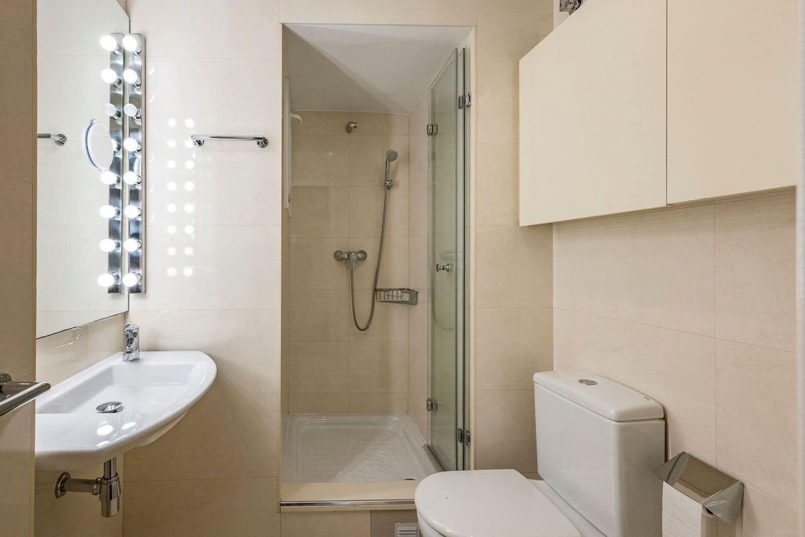 3 bedroom Flat for sale in Barcelona city with pool - € 845,000 (Ref: 9989997)