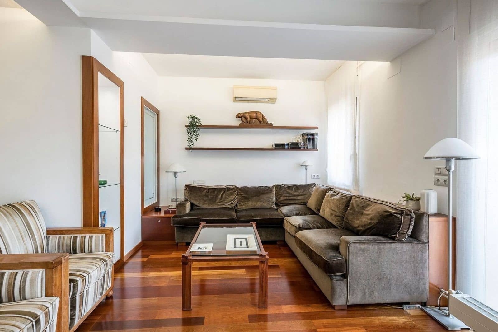 3 bedroom Flat for sale in Barcelona city with pool - € 845,000 (Ref: 9989997)