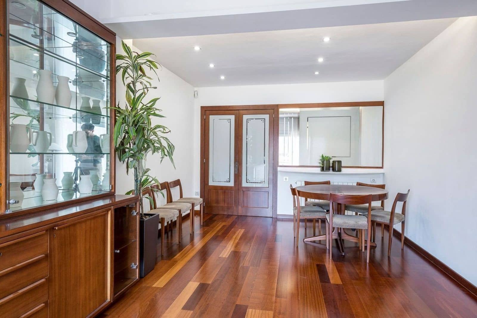3 bedroom Flat for sale in Barcelona city with pool - € 845,000 (Ref: 9989997)