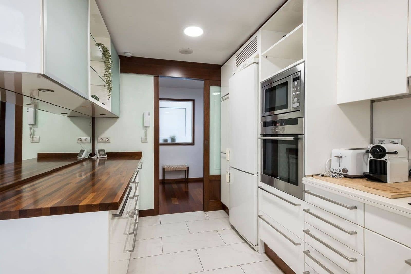 3 bedroom Flat for sale in Barcelona city with pool - € 845,000 (Ref: 9989997)