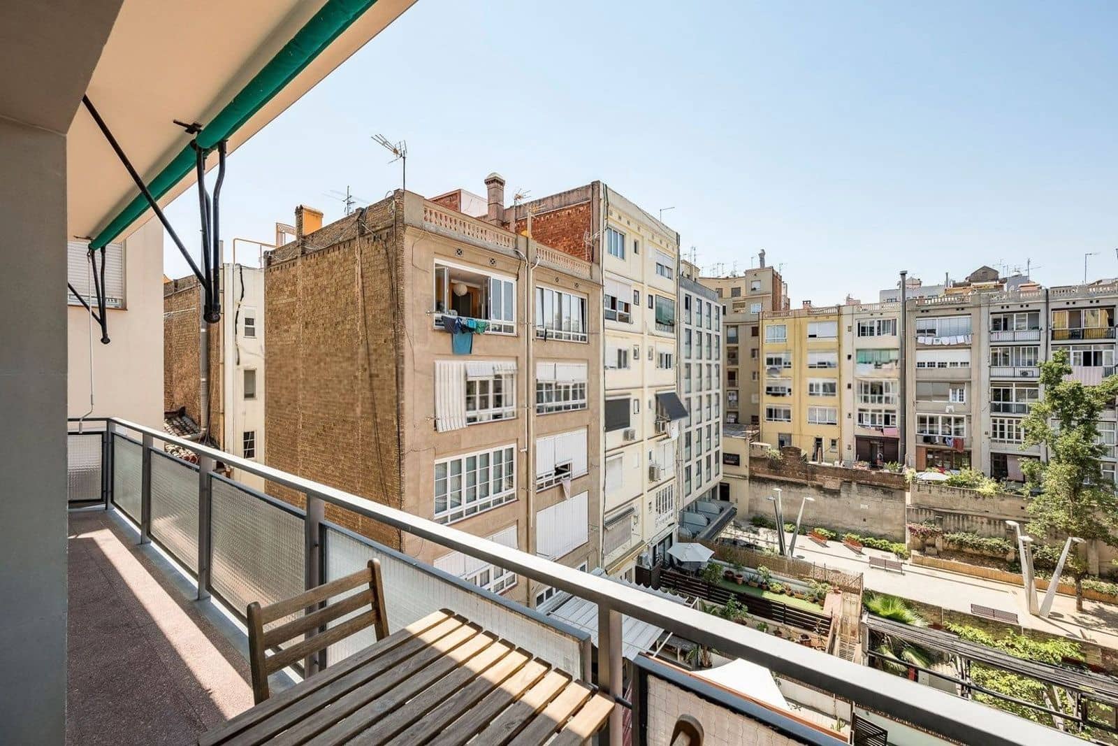 3 bedroom Flat for sale in Barcelona city with pool - € 845,000 (Ref: 9989997)