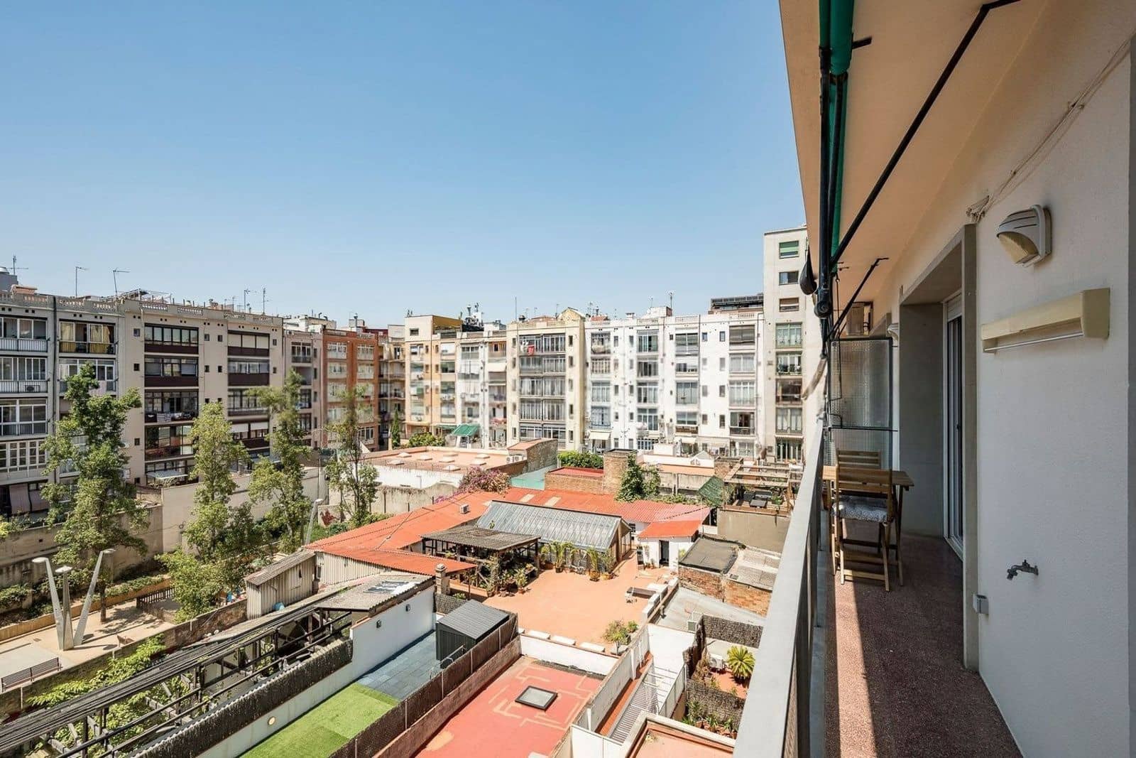 3 bedroom Flat for sale in Barcelona city with pool - € 845,000 (Ref: 9989997)
