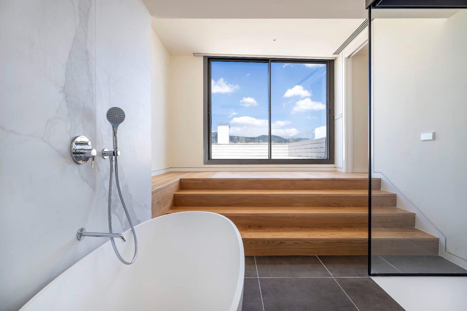 1 soverom Leilighet til salgs i Barcelona by med svømmebasseng garasje - € 1 300 000 (Ref: 9992022)